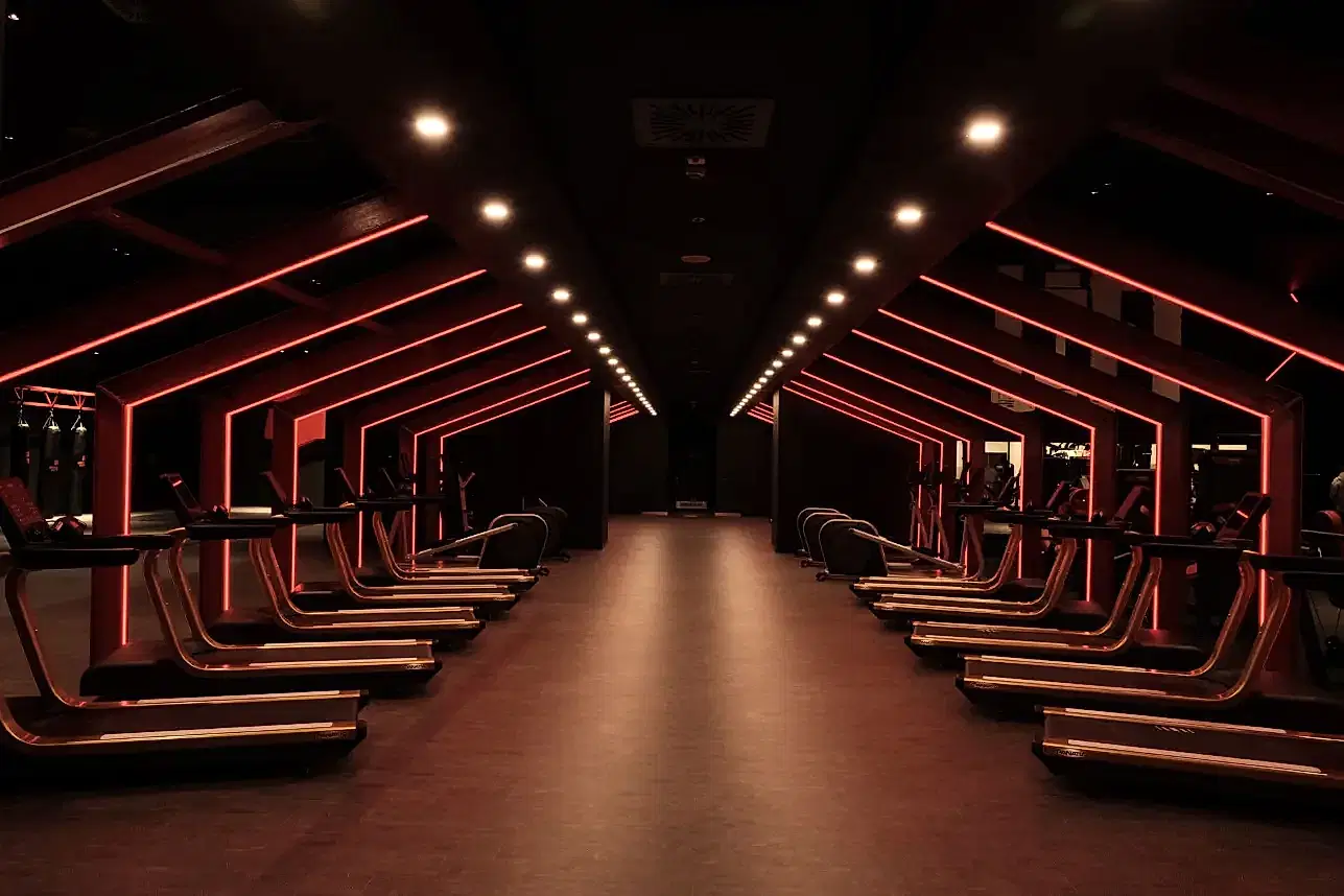 Bursa ParkOra spor salonu – kardiyo alanında koşu bandı ve eliptiklerle antrenman