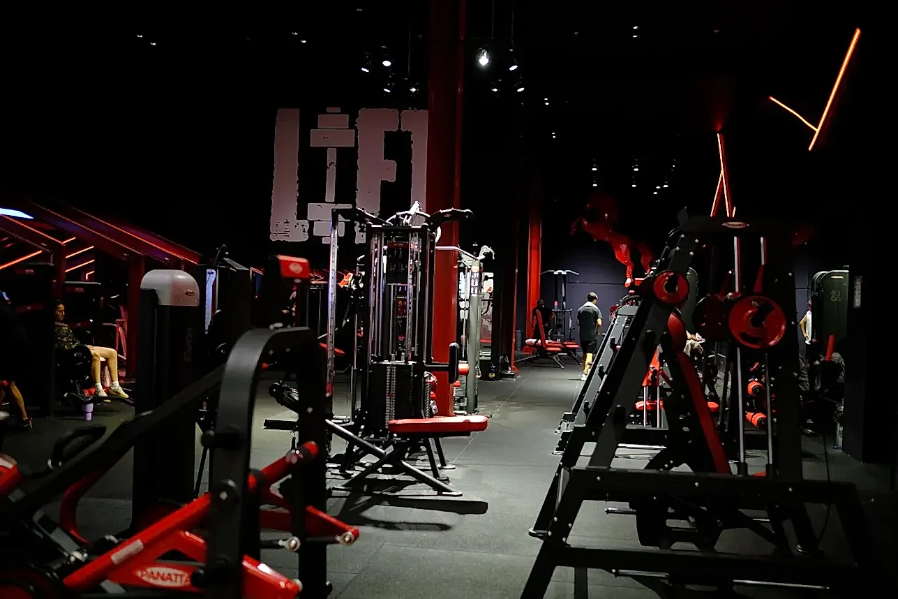 Bursa ParkOra fitness salonu – ferah, yüksek kalite ve modern spor salonu atmosferi