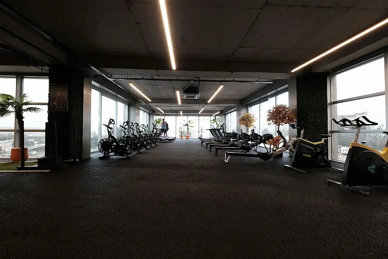 Bursa Görükle spor salonu – kardiyo ve ısınma alanı